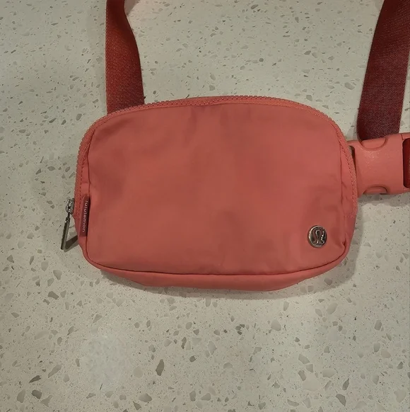 Lululemon Pink Crossbody Bag with Signature Silver Tone Lululemon Logo - Picture 5 of 9